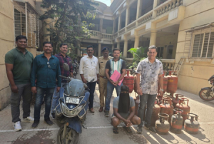 Mumbai: Three held for theft, 45 gas cylinders and 3 bikes recovered