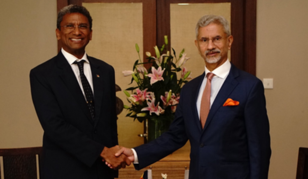 EAM Jaishankar, Seychelles counterpart Faure hold talks in Mauritius