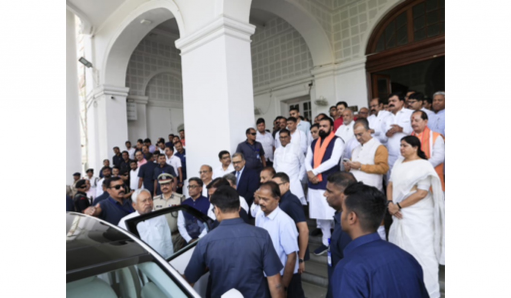 Nitish Kumar dissolves cabinet, set to resign as Bihar CM