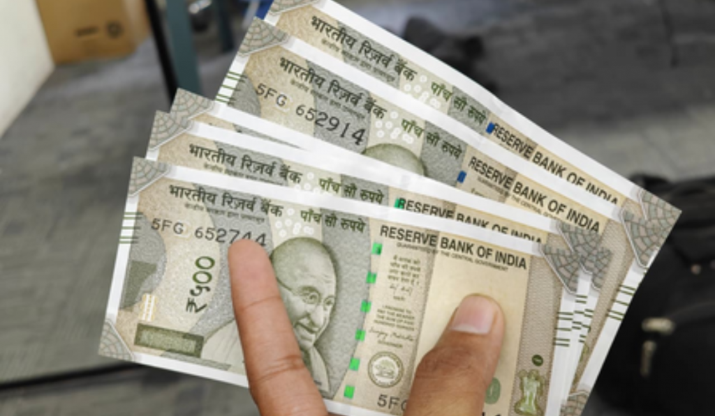 Rupee Gains on Lower Crude Prices and RBI Support