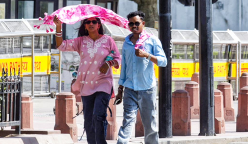 Delhi: May-June-like heatwave strikes in late April, air quality remains 'poor'