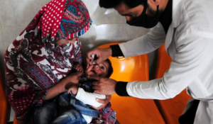 Violence, mistrust derail anti-polio drive in Pakistan