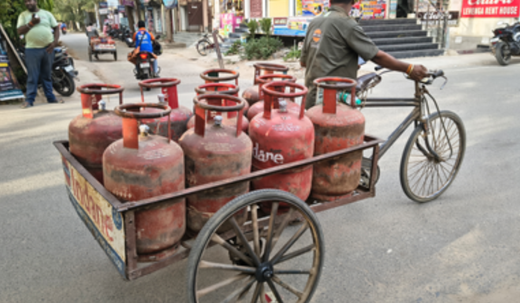 Over 17.25 lakh 5-kg LPG cylinders sold since March 23: Govt