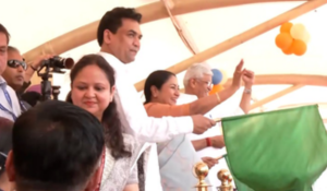 Delhi CM flags off Somnath Swabhiman Parv Yatra; over 1,400 devotees depart for Gujarat