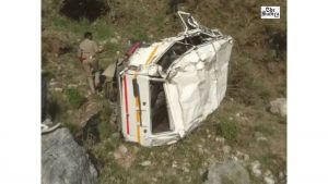 Bolero falls into gorge in Nainital, 2 dead and 4 critically injured