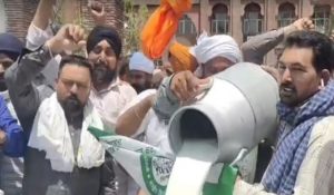 Protest Against Adulteration: 80 Liters of Milk Spilled on Road in Amritsar; Uproar Outside DC Office