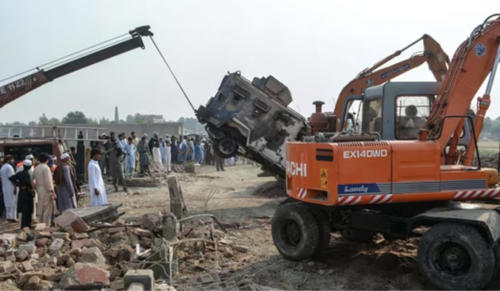 Car bomb blast in northwest Pakistan kills 12 policemen