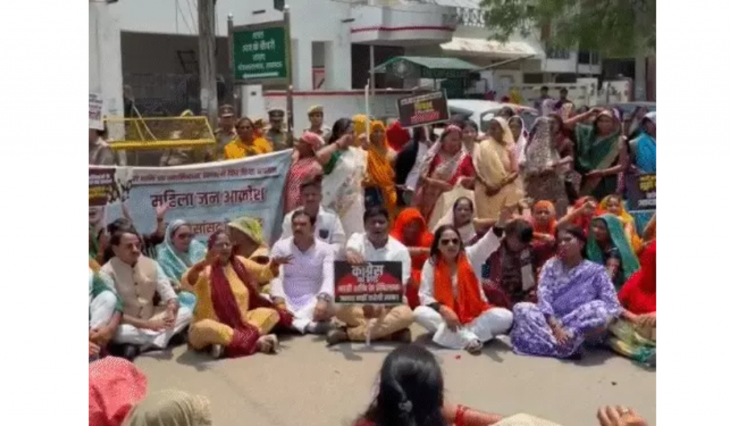 BJP MLA supporters protest at SP MP's residence in Lucknow