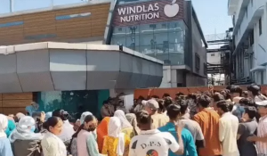 Windlas Biotech Employees Protest Outside Mohabbewala Plant Over Low Salaries