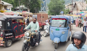 Eid shopping rush fills markets in Srinagar ahead of celebrations