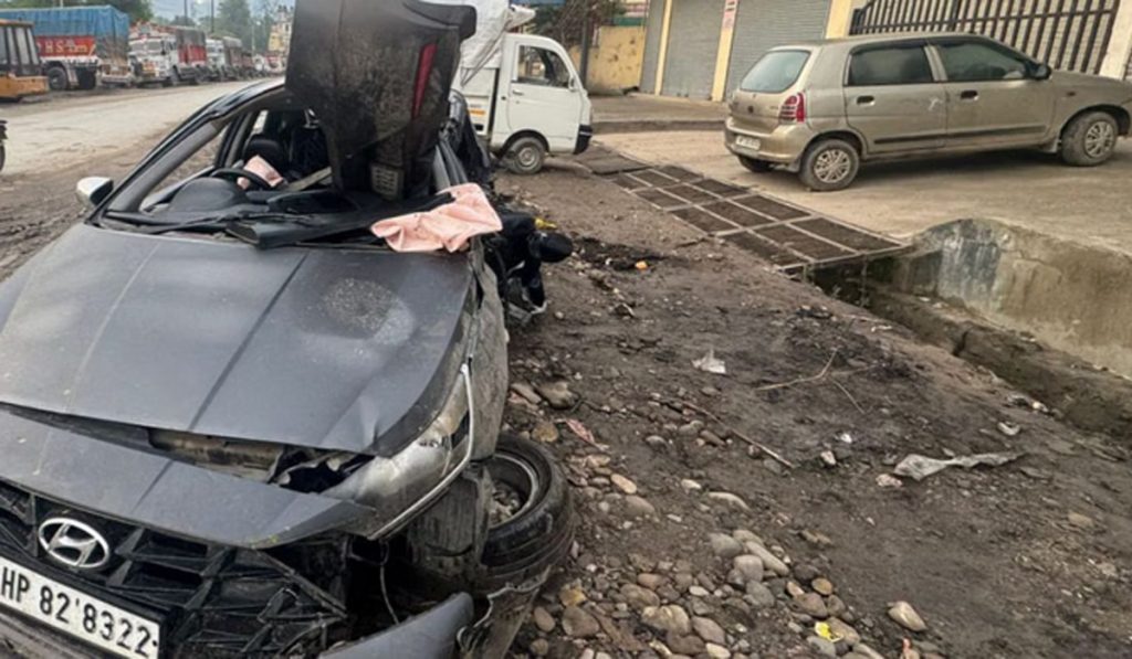 Mandi Car accident