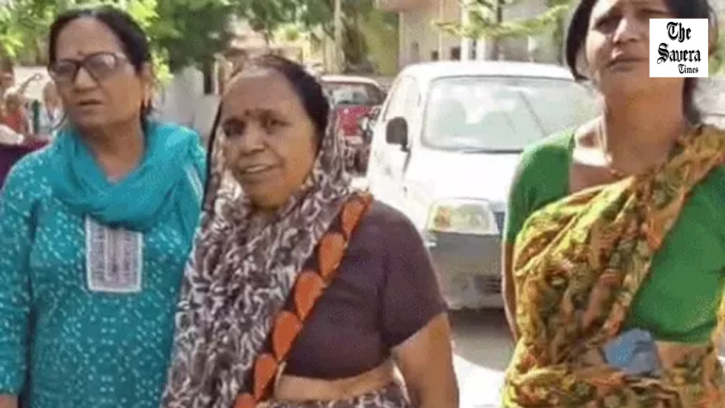 Elderly Woman Foils Chain Snatching Attempt