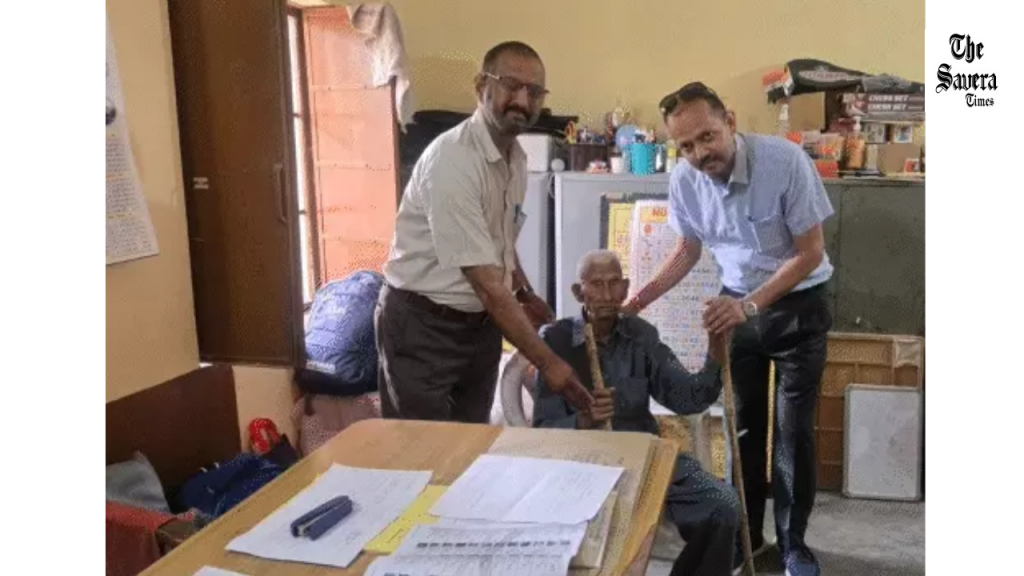 116-Year-Old Khadkuram Casts Vote in Himachal Panchayat Polls