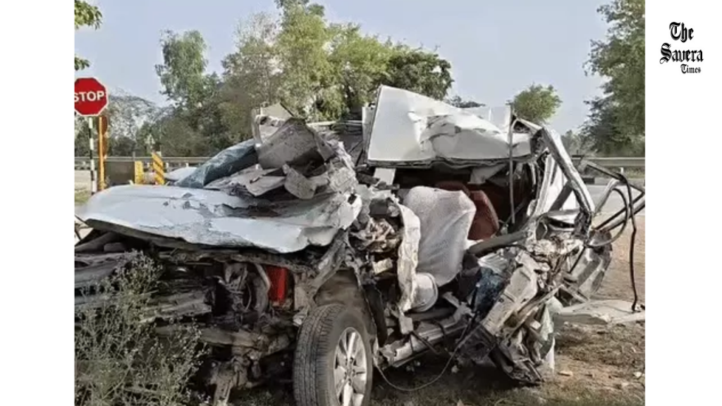 Barabanki Road Accident: Innova Hits Trailer at High Speed, 4 Friends Dead, 3 Critical