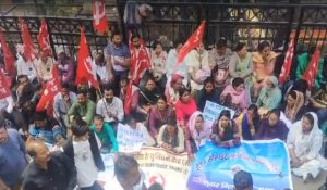 Shimla: Defying ESMA, SEHB Society workers on strike for two days; garbage not collected from homes