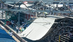 Tin Shed Collapses at Lucknow Charbagh Railway Station: 3 People including TTE Seriously Injured