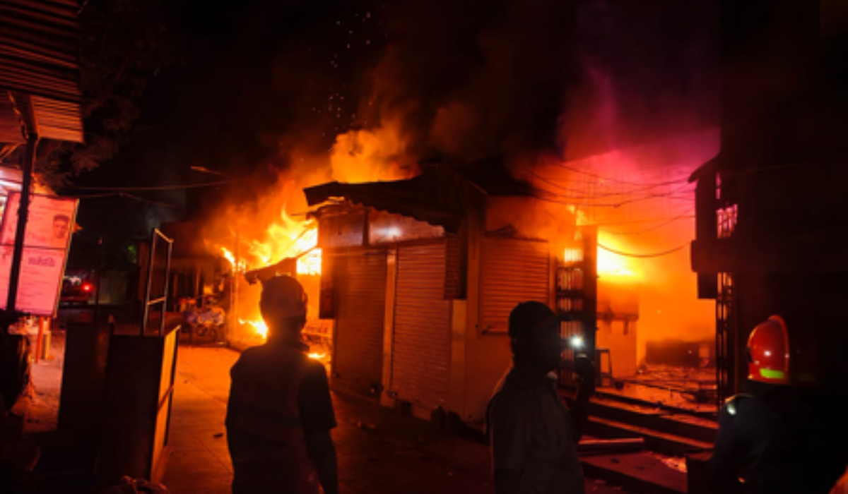 Massive fire breaks out in Thane market; firefighter, security guard killed