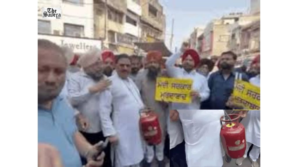 AAP Protests Commercial Cylinder Price Hike in Ludhiana