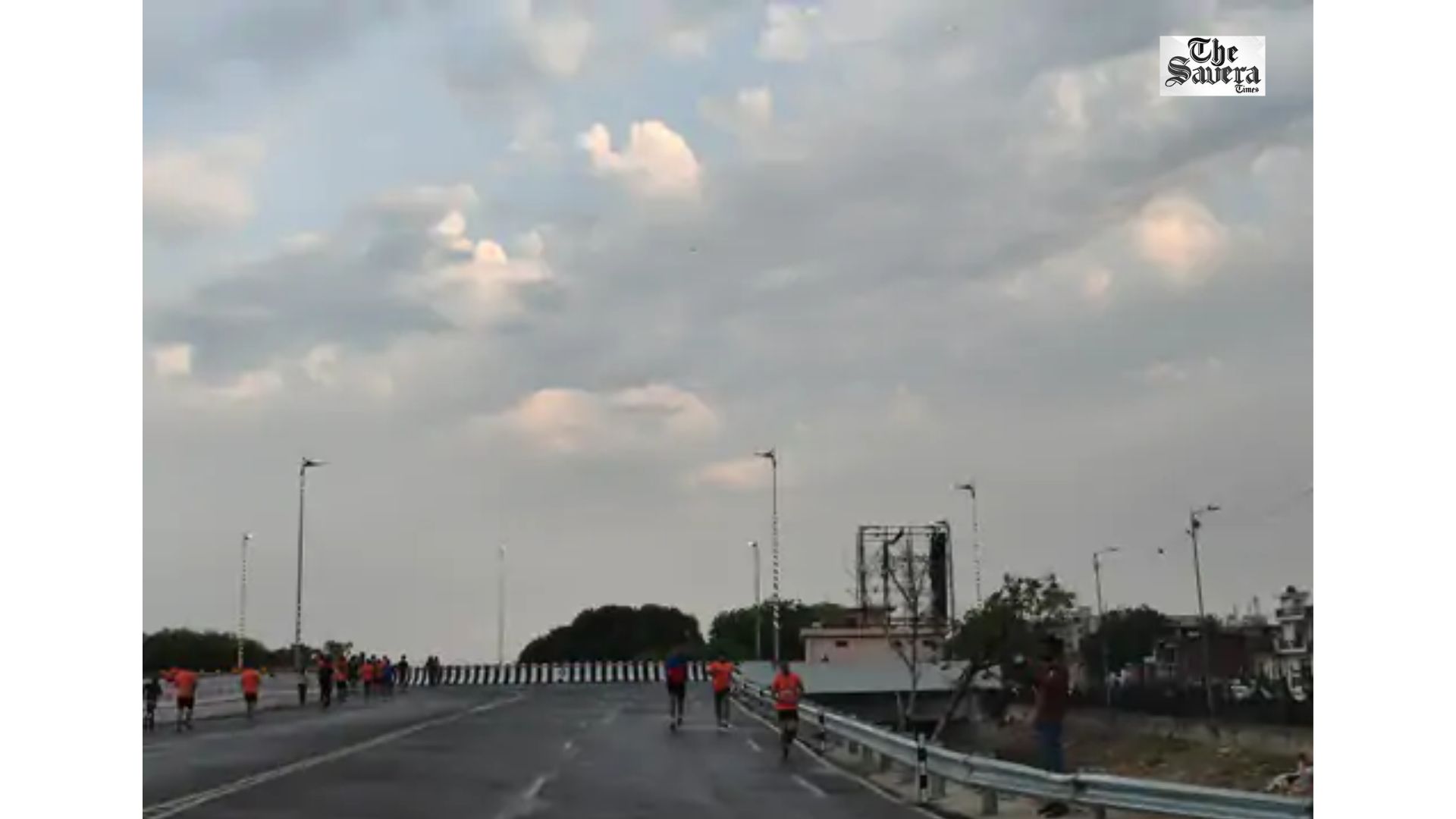 Heavy Rain with Thunder and Lightning Hits Lucknow; Gusty Winds at 40 km/h Bring Relief from Heatwave Till May 10