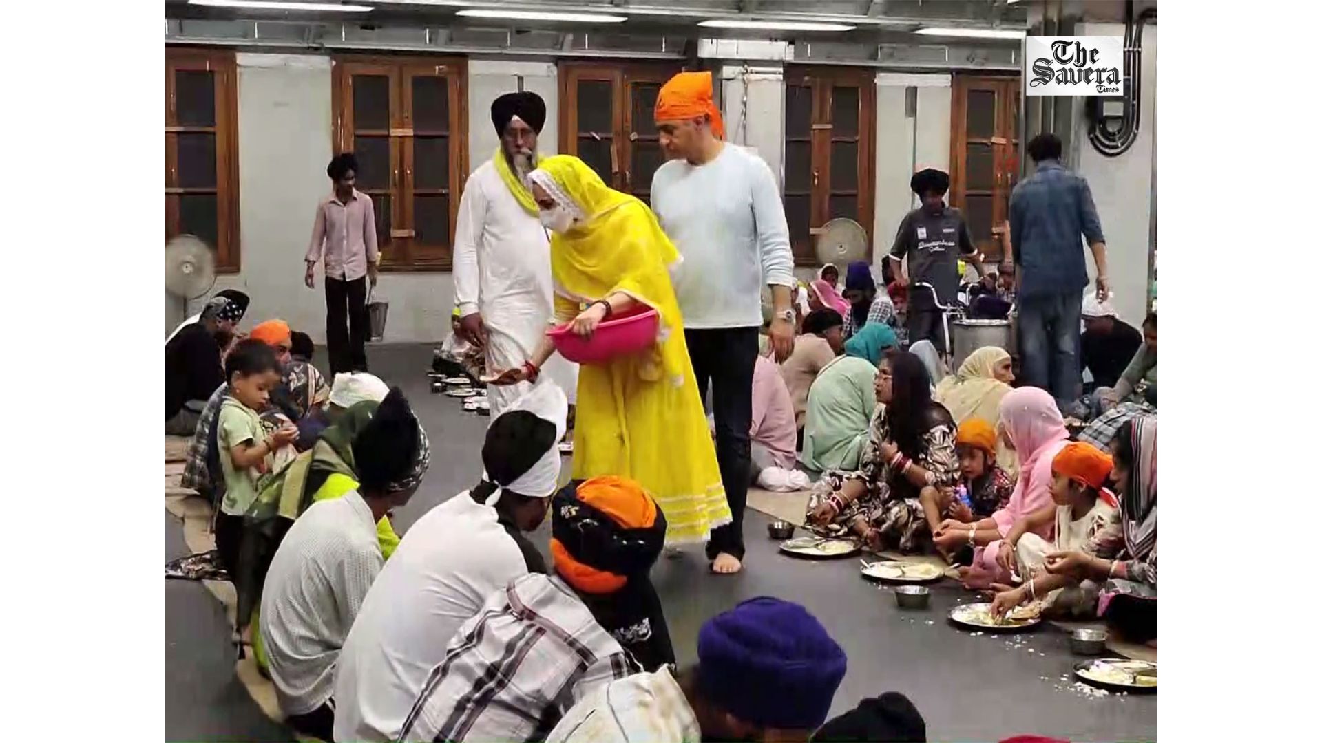 Preity Zinta Performs Seva During Visit to Golden Temple