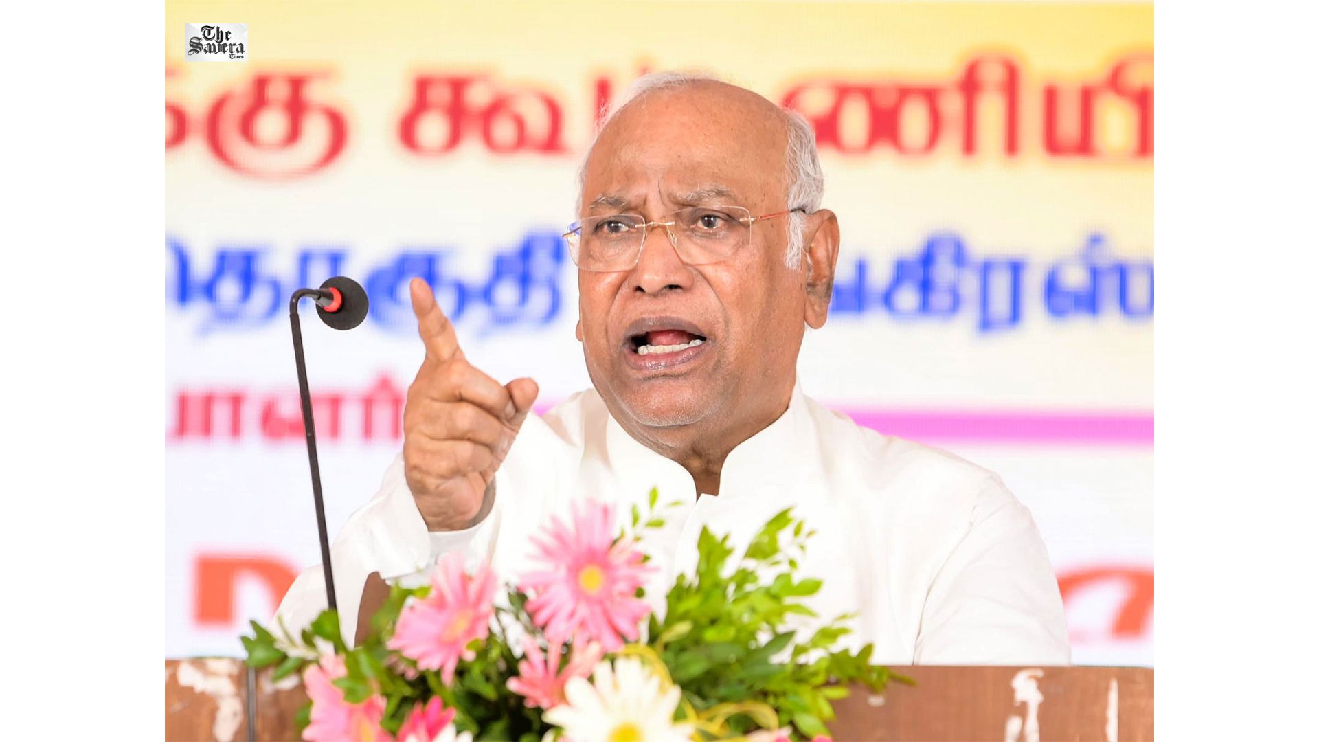 Mallikarjun Kharge Slams Modi Government Over Fuel Price Hike, Calls It “Looting in Installments”