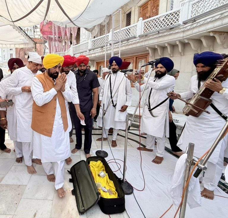 CM Bhagwant Mann Pay obeisance at Sri Harimandir Sahib