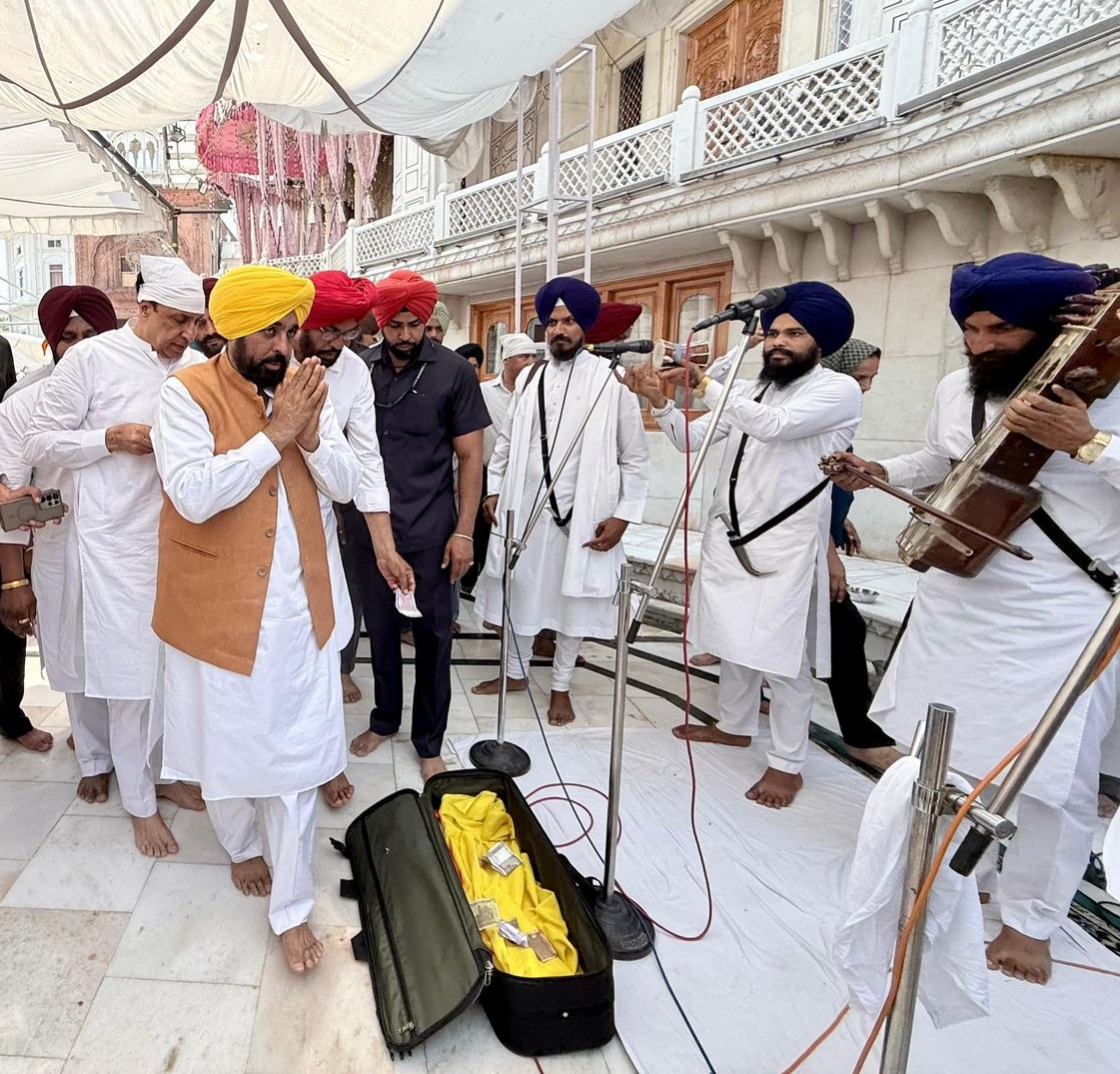 CM Bhagwant Singh Mann pays obeisance at Sri Harmandir Sahib, thanks Almighty for strength to enact historic anti-sacrilege law