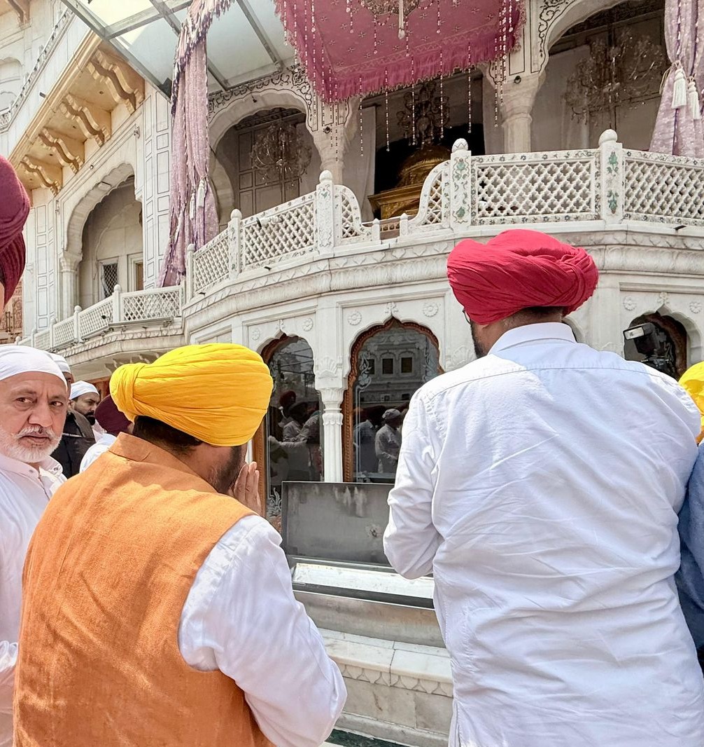 CM Bhagwant Mann after Pay obeisance at Sri Harimandir Sahib