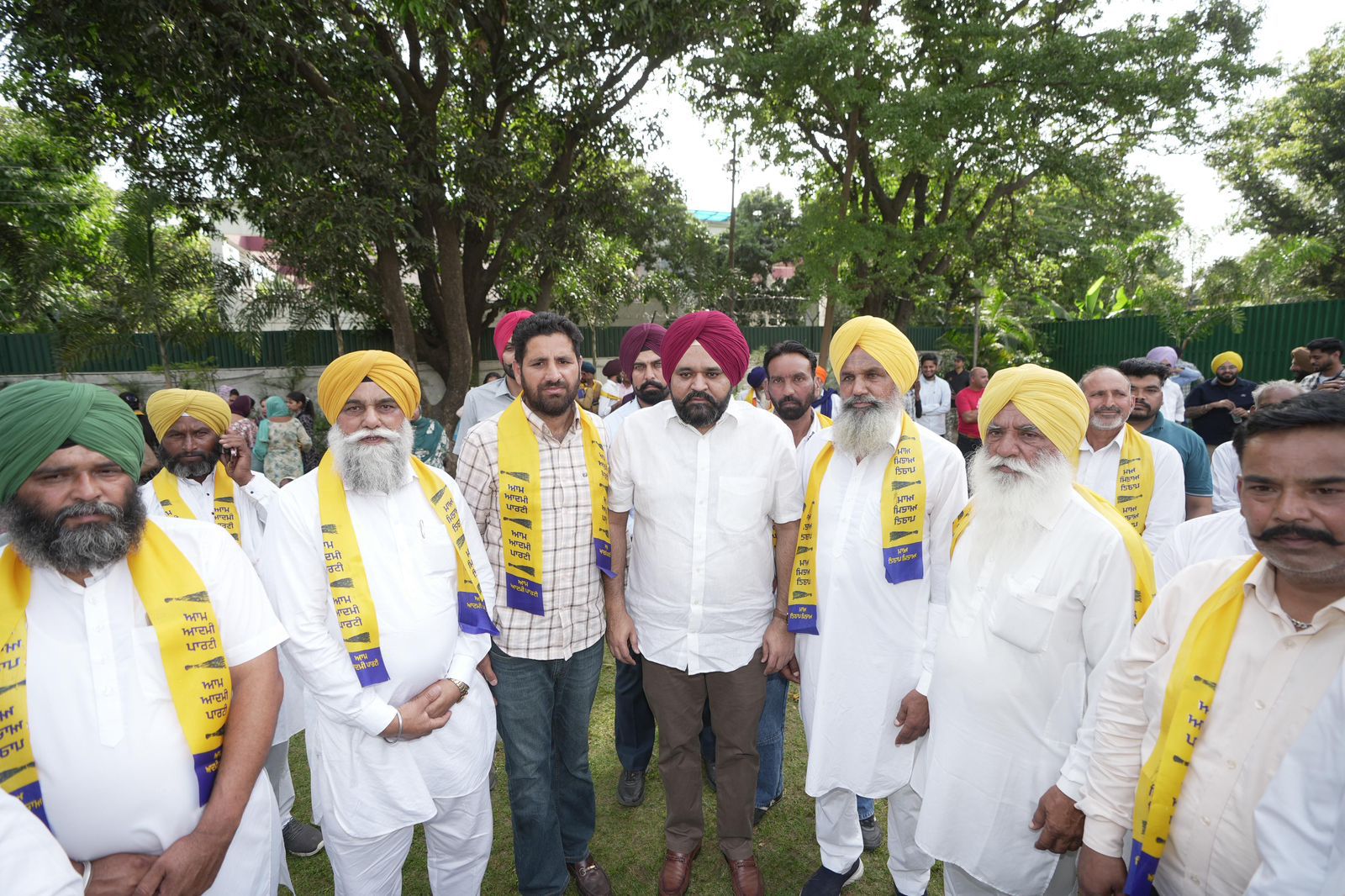 Strict Anti-Sacrilege Law Draws Hundreds of Akali Dal and Congress Leaders, Workers into AAP