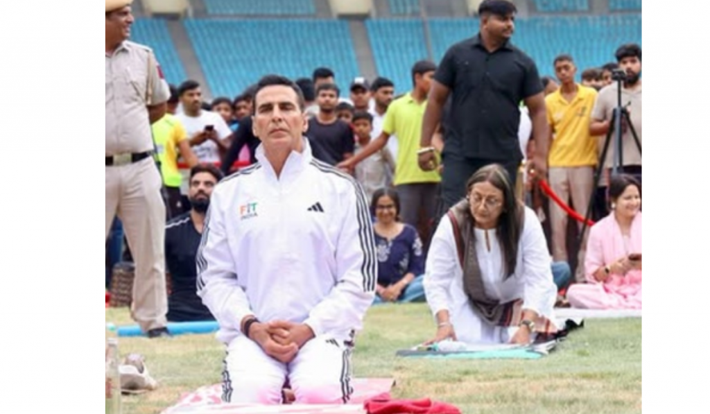 Akshay Kumar Joins Mansukh Mandaviya for Yoga Session on International Day of Yoga