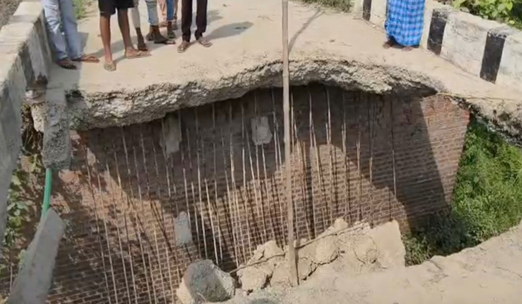 Bihar: Bridge over Dhanauti River in Bettiah collapses, bringing traffic to halt