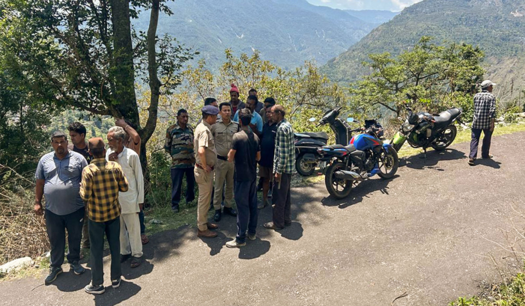 Kedarnath Yatra Turns Tragic as Pilgrim Dies, Another Suffers Injuries in Gorge Fall