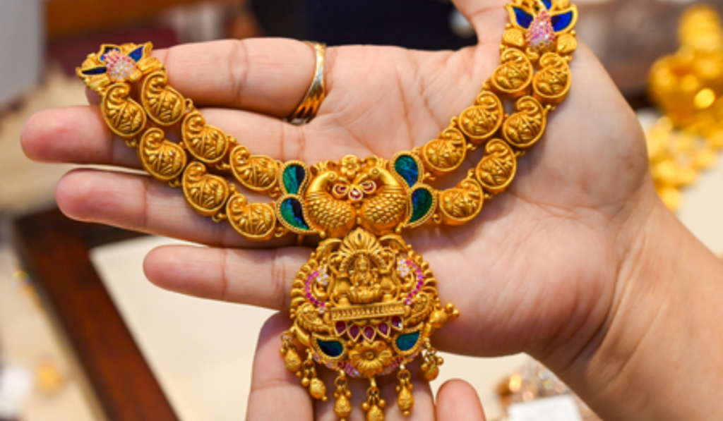 Gold, Silver Prices Drop Up to 2% Amid West Asia Tensions
