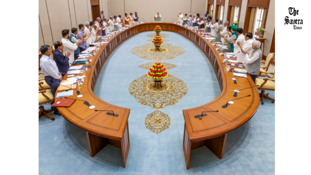 Cabinet Resolution Applauds PM Modi for Becoming Longest-Serving Prime Minister, Ministers Give Standing Ovation