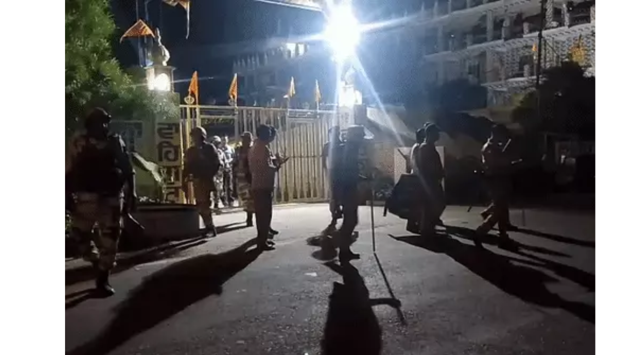 Police, PAC, and ITBP have surrounded the gurdwara from all sides.
