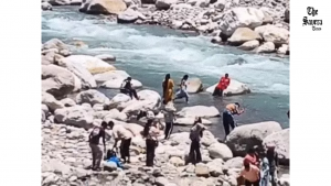 Action Against Tourists in Manali: Police Issue Challans, Warn Against River Selfies
