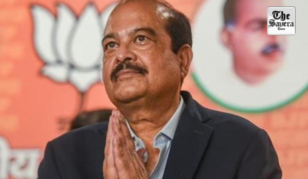 Rajya Sabha MP Harsh Mahajan Collapses during BJP Protest