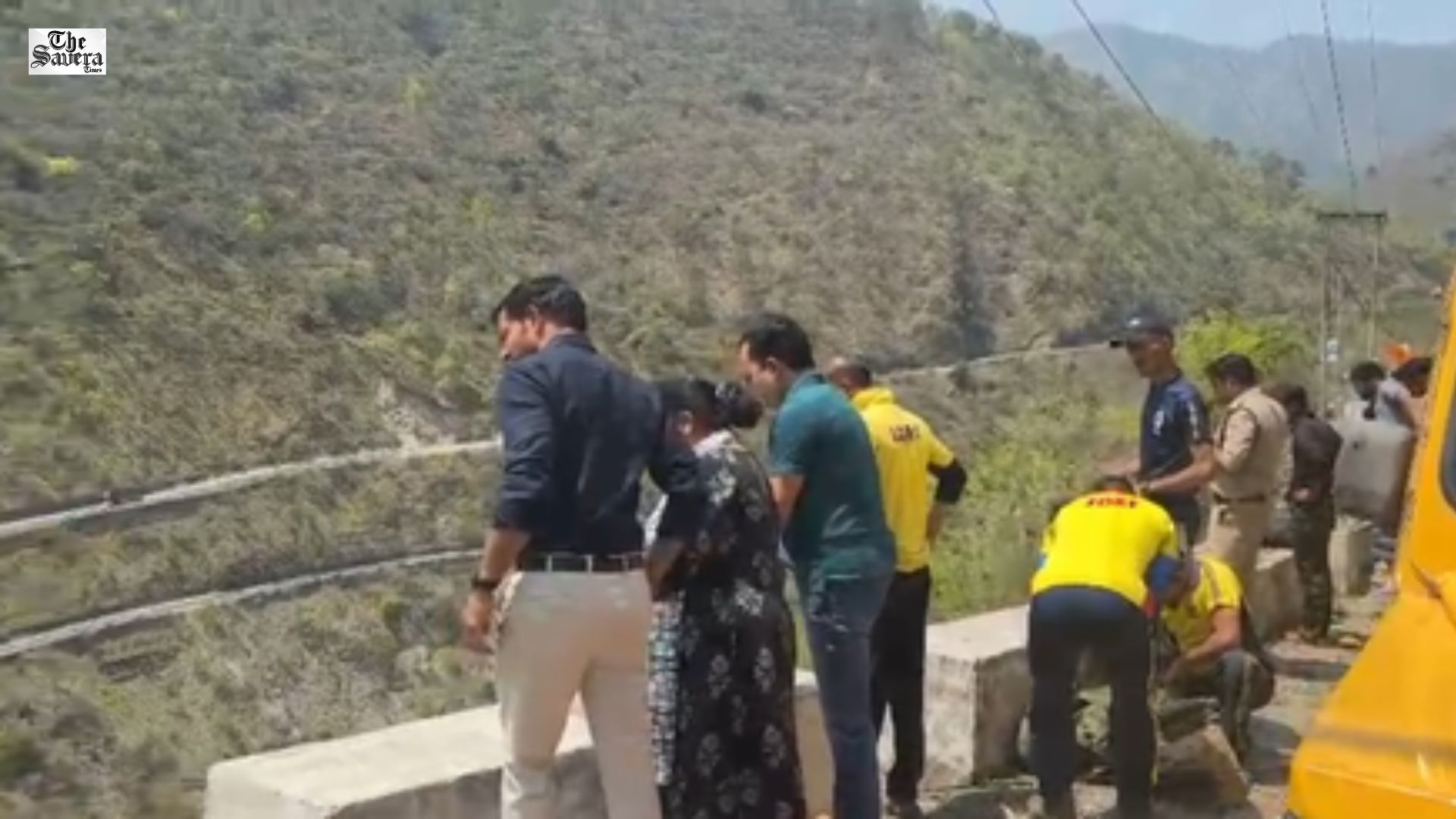 Devprayag Tragedy: Three Dead After Vehicle Plunges Into Gorge, Search On for Five Missing
