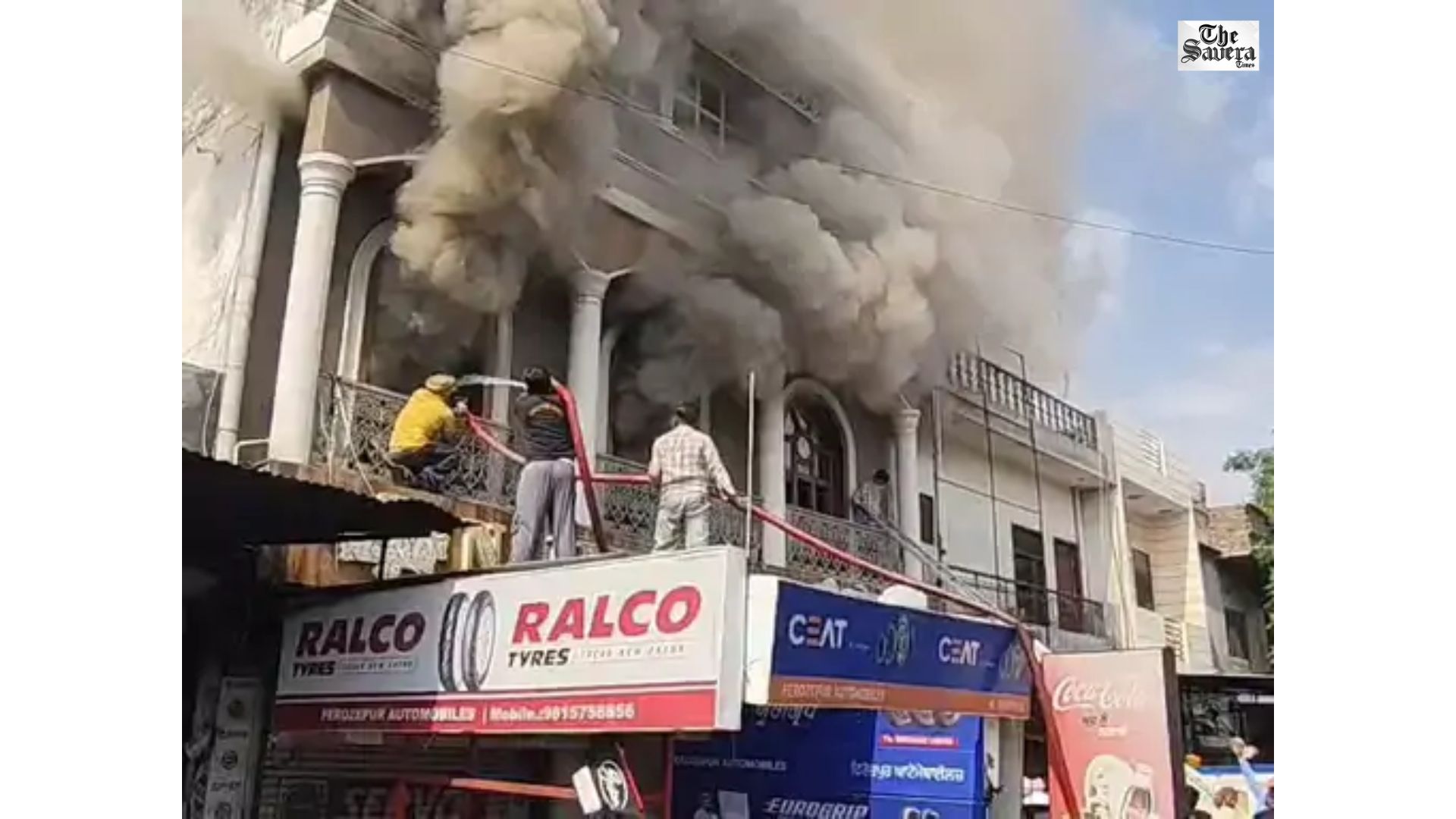 Ferozepur Restaurant Catches Fire; Dense Smoke Visible Across Area, Firefighters Struggle to Contain Blaze