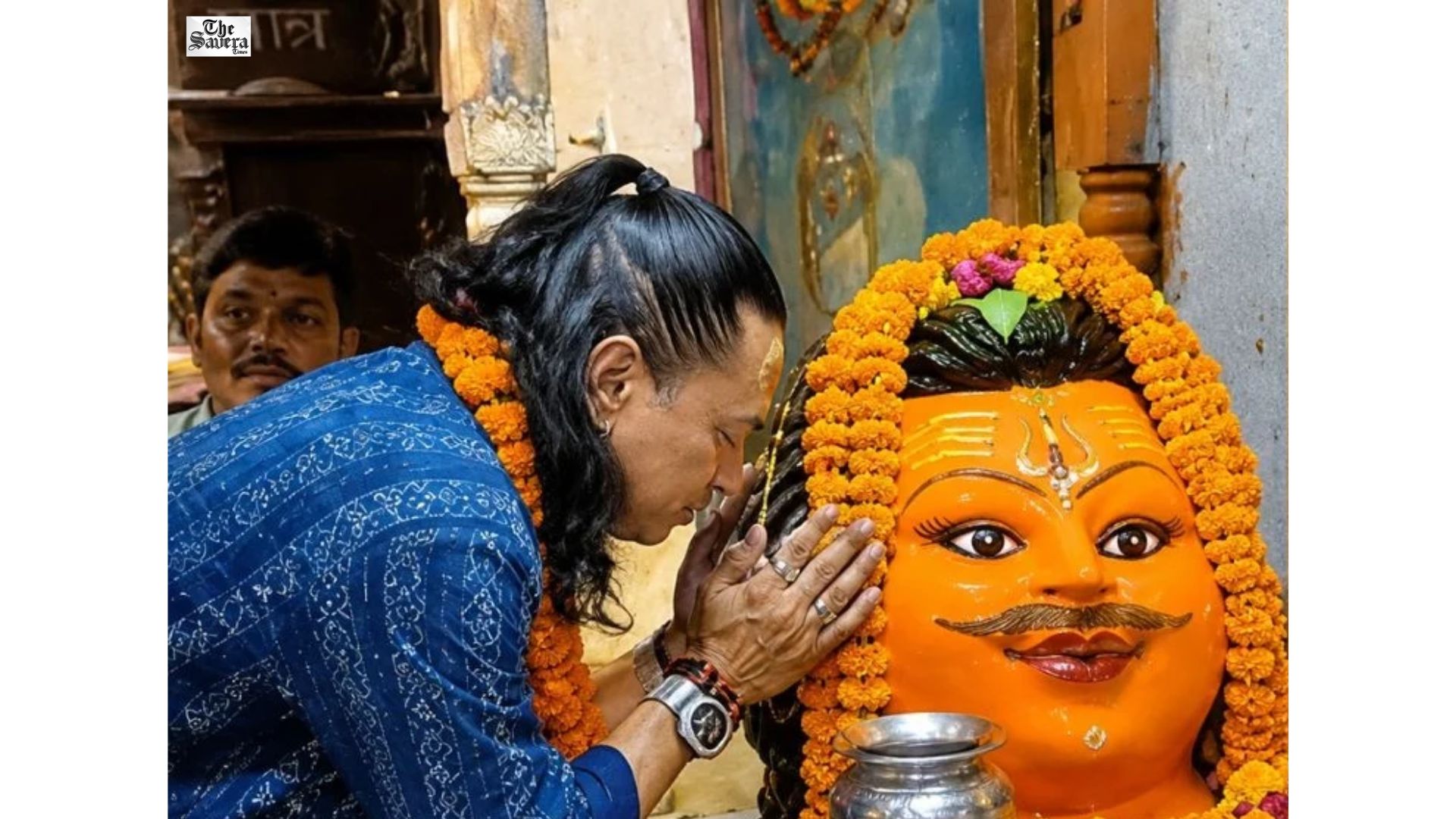 Kailash Kher Receives Blessings at Mahakaleshwar Temple, calls it a life-changing experience