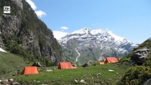 Foreign Tourist Falls into Gorge on Deo Tibba Trek in Manali; Rescue Operation Underway