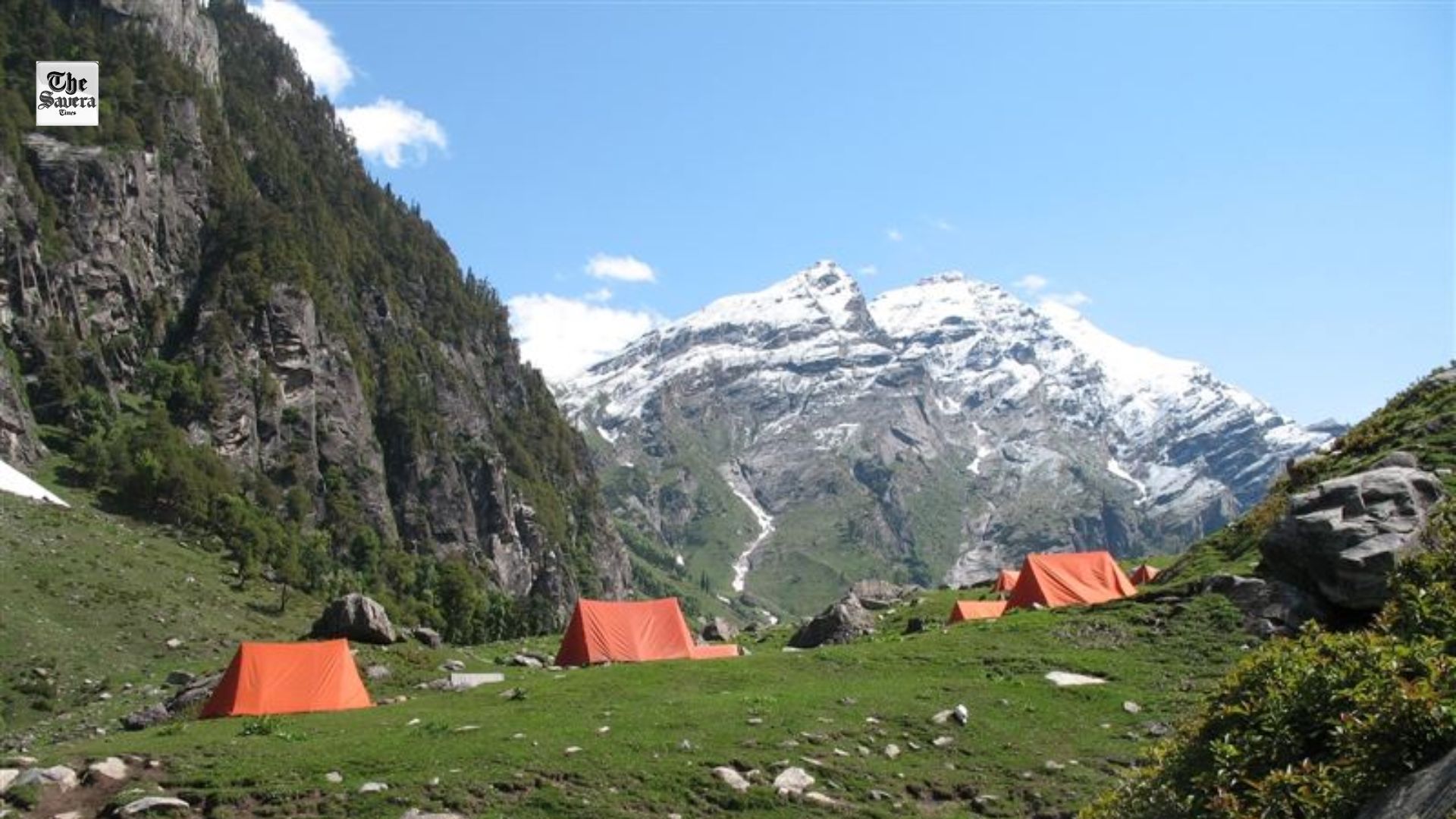 Foreign Tourist Falls into Gorge on Deo Tibba Trek in Manali; Rescue Operation Underway