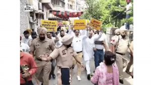 AAP workers stage protest at Tarun Chugh’s home in Amritsar, reject ‘greed politics’ claims