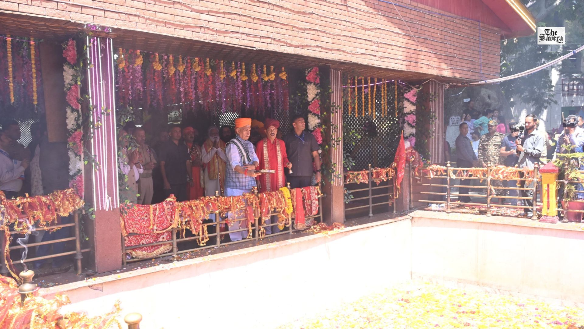 Kashmir: LG Manoj Sinha Joins Thousands at Mata Kheer Bhawani Temple for Jyeshtha Ashtami Festival