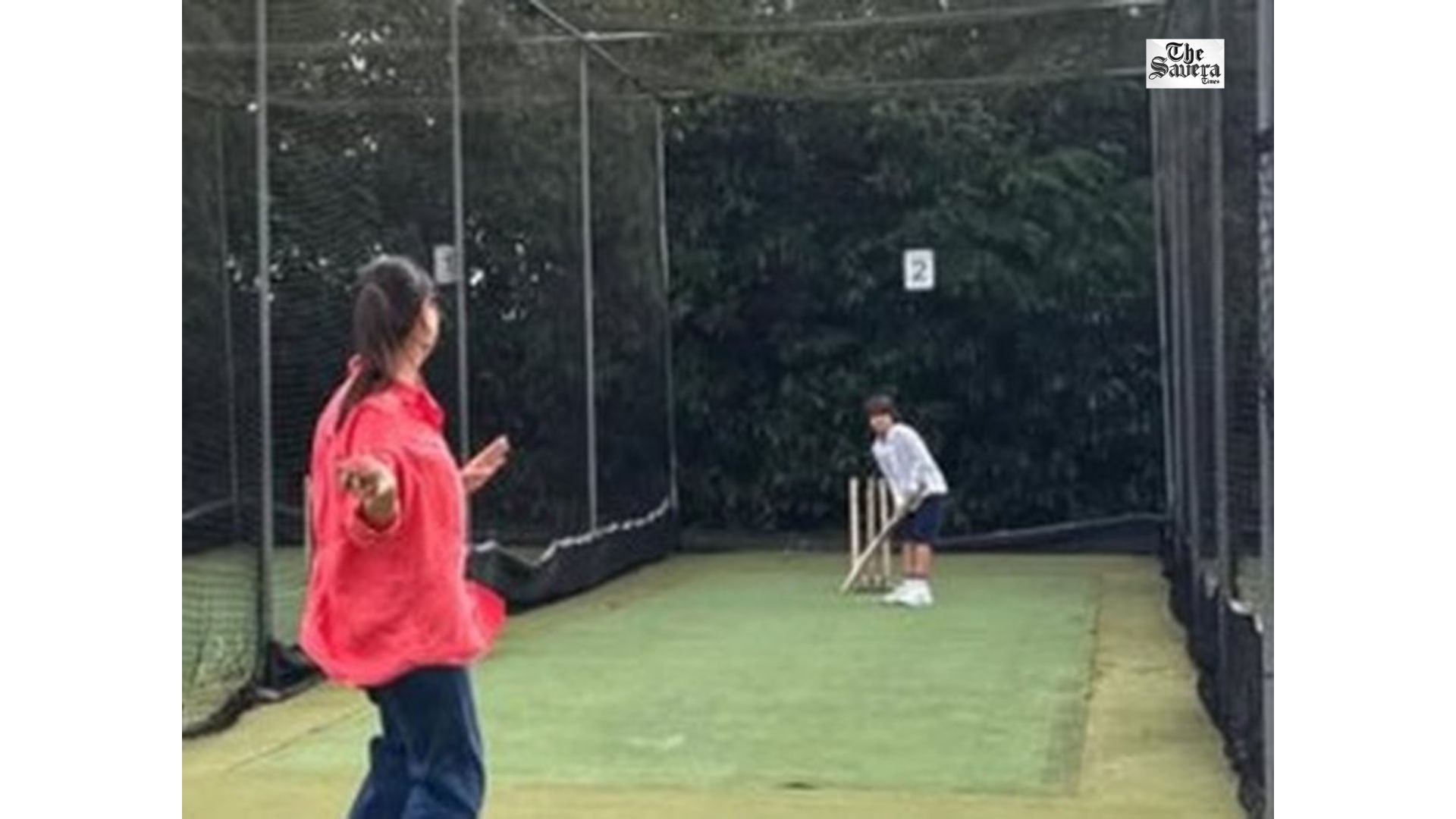 Kareena Kapoor Jokes ‘She Can Give Jasprit Bumrah Competition’ After Showing Off Bowling Skills