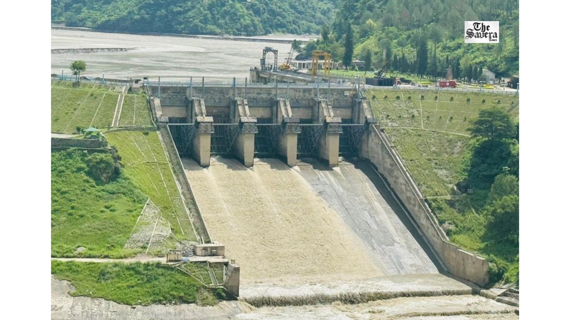 2,000 Cusecs of Water to Be Released From Pandoh Dam, Mandi; Tourists Kept Away From Riverbanks