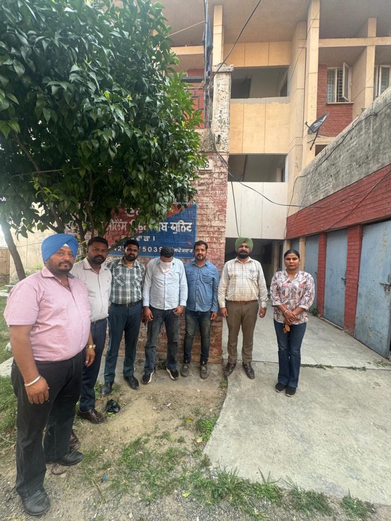 Punjab VB nabs Sub Inspector red handed for accepting bribe of Rs 1,00,000/-