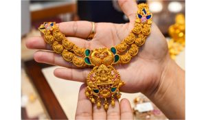Gold, silver trade mixed amid hopes Fed may hold interest rates