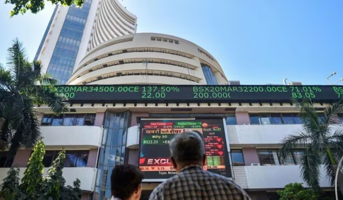 Sensex Soars, Nifty Rallies Nearly 1% in Opening Trade Led by IT and Metal Shares