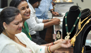 Gold and Silver Prices See Up to 2% Decline Amid Global Pressure